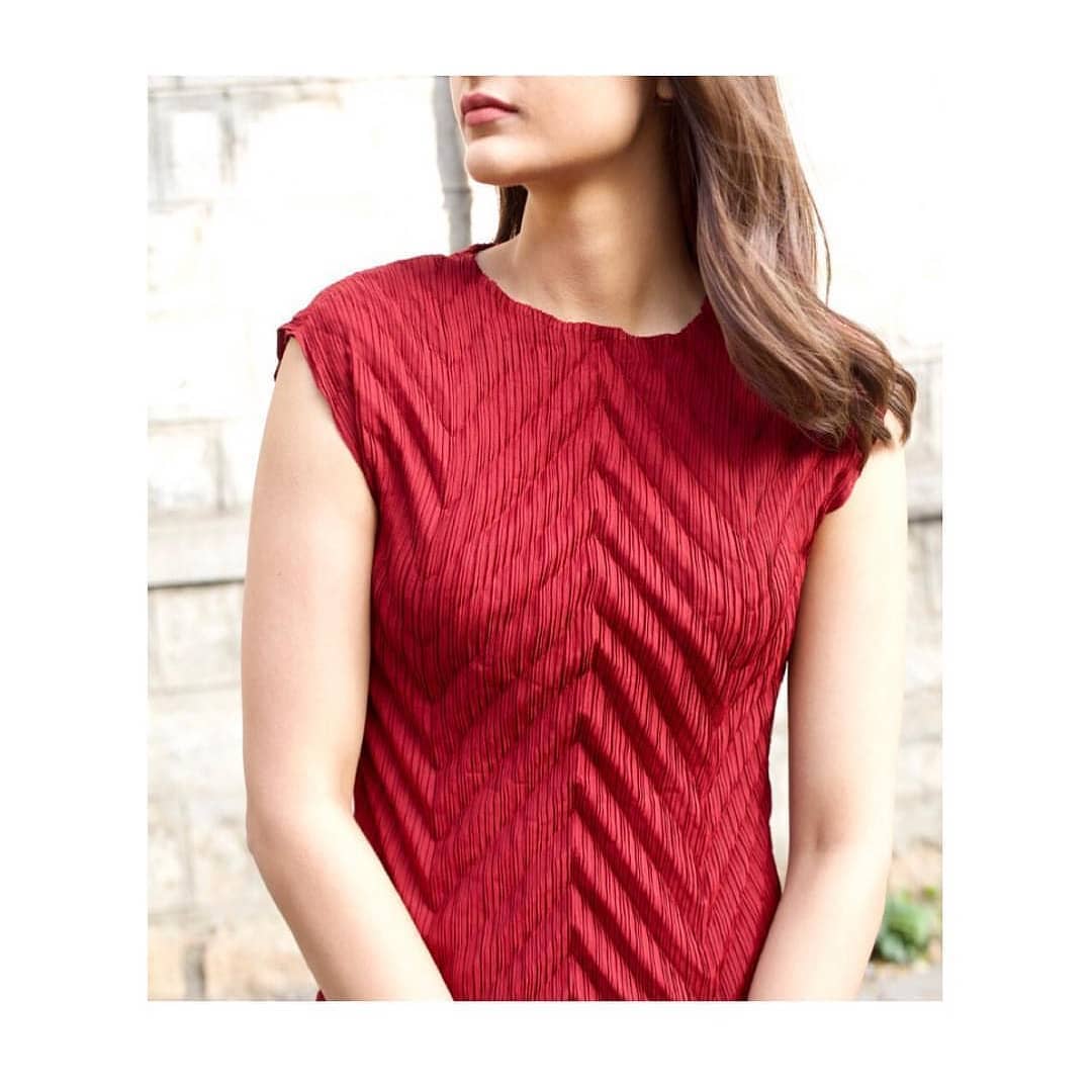 Style Audit by Jaina Lalbhai,  styleauditbyjainalalbhai, odetotexture, micropleats, loveforfashion, loveforclothes, makeastatement, chevronmididress, gobigorgohome, popup